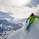 Un skieur de l'extrême, avec comme toile de fond les Dents du Midi.