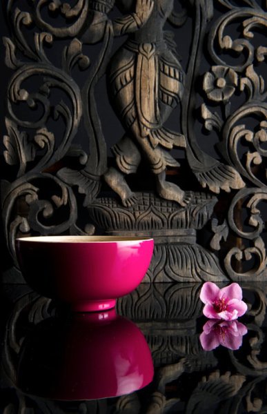 Un bol en bambou laqué, fabriqué à la main de façon équitable, sans solvant. Ce bol se décline en deux diamètres, 14 et 16 cm, et 14 coloris. À partir de 14 €. Bol Tien. Bibol.