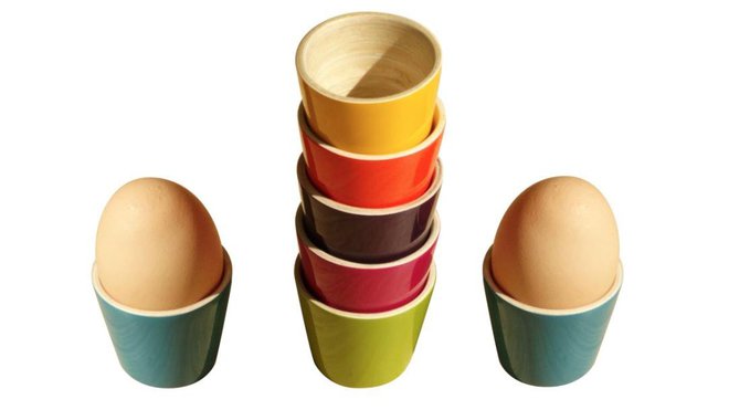 Pour l’œuf à la coque du brunch du dimanche matin, de magnifiques coquetiers en bambou laqué, empilables. Diamètre 4 cm. H 5 cm. À partir de 8,50 €. Design Simon Trabuc. Coquetier Ochim. Bibol. Pour l’œuf à la coque du brunch du dimanche matin, de magnifiques coquetiers en bambou laqué, empilables. Diamètre 4 cm. H 5 cm. À partir de 8,50 €. Design Simon Trabuc. Coquetier Ochim. Bibol.