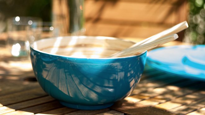 Il existe en couleur taupe, blanc, framboise, turquoise, prune, orage et cerise. Ce saladier habillé d’une laque végétale est disponible en trois dimensions, diamètre 20, 24 ou 28 cm. Saladier Tchon. Darwin’s Home. Il existe en couleur taupe, blanc, framboise, turquoise, prune, orage et cerise. Ce saladier habillé d’une laque végétale est disponible en trois dimensions, diamètre 20, 24 ou 28 cm. Saladier Tchon. Darwin’s Home.