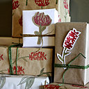 Du papier et des étiquettes imprimées selon la vieille technique de l'impression à la pomme de terre.