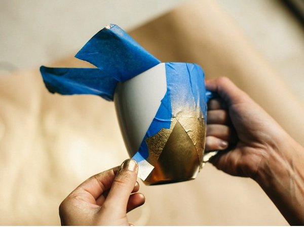 Etape 3: une fois la peinture sèche,  enlevez l'adhésif