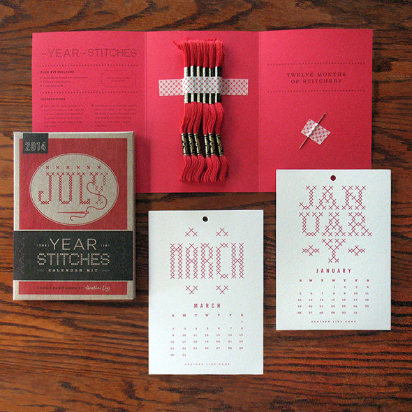 Le kit calendrier à broder au point de croix en Mouliné rouge.