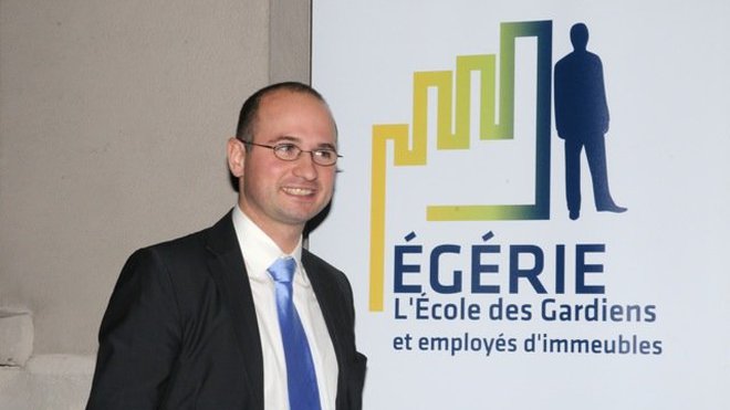 Spécialiste de la formation du métier de gardien, Egérie fait intervenir des partenaires pédagogiques issus du monde de l'ascenseur, du chauffage, de l'énergie ou de la Poste pour dispenser des cours dédiés aux futurs gardiens.