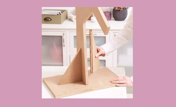 Déposez un filet de colle sur la tranche et montez l'arbre en le maintenant avec des cales pendant le séchage.