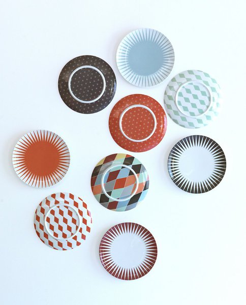 Les assiettes à motifs sont parfaites pour un dîner plein de gaîté ! À dépareiller absolument!