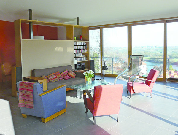 Le séjour bénéficie d’une vue à 180 ° sur la Loire.