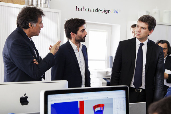 Le vendredi 31 janvier 2014, le ministre du Redressement Productif, Arnaud Montebourg a visité le studio de design d’Habitat afin de féliciter l’équipe de designers français pilotée par Pierre Favresse pour leur travail.