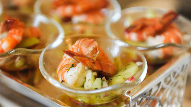 Toujours fraîches, les gambas marinées feront le bonheur des amateurs de fruits de mer.