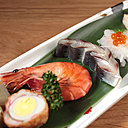 Tapas japonais. Parfait pour grignoter et boire un verre entre amis.