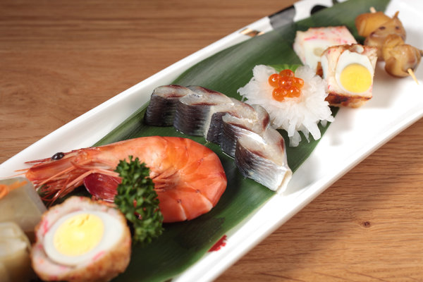 Tapas japonais. Parfait pour grignoter et boire un verre entre amis.