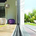 Les fenêtres en aluminium K-Line laissent entrer la lumière du soleil mais pas le froid de l’hiver.