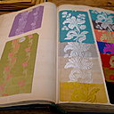 Rubans damassés de toute beauté.