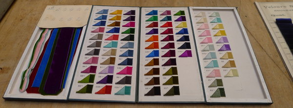 Echantillons de rubans et gamme de couleurs.