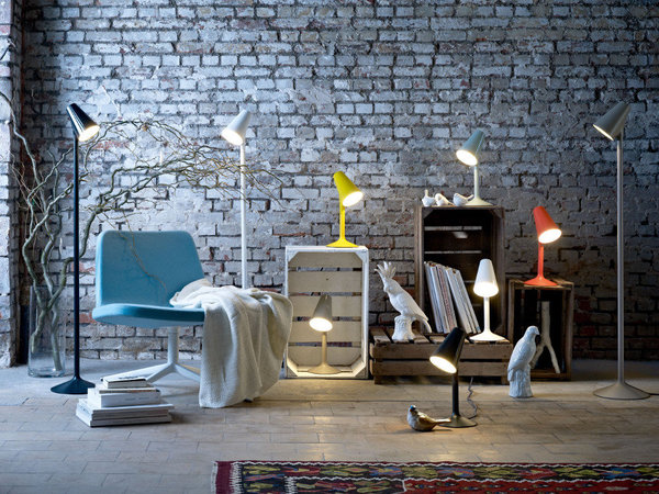 A la fois sobre dans leur forme et rétro dans leurs couleurs, les lampes Piculet surprennent par leur mélange des genres.