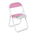 Cette petite chaise est en métal et PVC. 33 x 33 x 56 cm. Chaise Pantone. Nanelle.