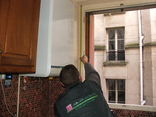 Etape 2 :   Vérification des dimensions de l’ouverture du dormant avec précision, mesurer la hauteur comme la largeur.