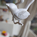 Le chant de ce drôle d’oiseau peut vous sauver la vie. Originaire des Pays-Bas, ce détecteur de fumée existe aussi en bleu, rose et vert. 50 €