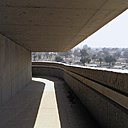 La rampe-promenade architecturale est caractéristique des créations imaginées par Le Corbusier. Au contraire des escaliers, la rampe permet une promenade à un rythme constant, sans interruption, pour une véritable découverte architecturale.