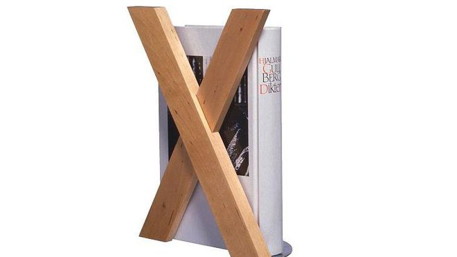 Un serre-livres en bois bien pratique. Skribent. Ikea. Un serre-livres en bois bien pratique. Skribent. Ikea.