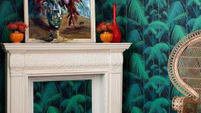 Un papier-peint au motif dense de feuilles de palmier. Vendu en rouleau de 10 mètres, dans 7 coloris différents. Papier peint Palm Jungle. Cole and Son chez Etoffe.com Un papier-peint au motif dense de feuilles de palmier. Vendu en rouleau de 10 mètres, dans 7 coloris différents. Papier peint Palm Jungle. Cole and Son chez Etoffe.com