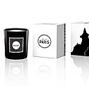 Poudrée et florale, telles sont les notes de la bougie parfumée Ile Saint-Louis.