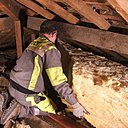 Etape 7 : l’IBR 400 mm d'Isover est fibré de manière à obtenir un matelas homogène, souple et moelleux, facile à poser.