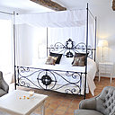 L’hôtel du Château de Berne dispose de 25 chambres au charme rural et cozy de la Provence.