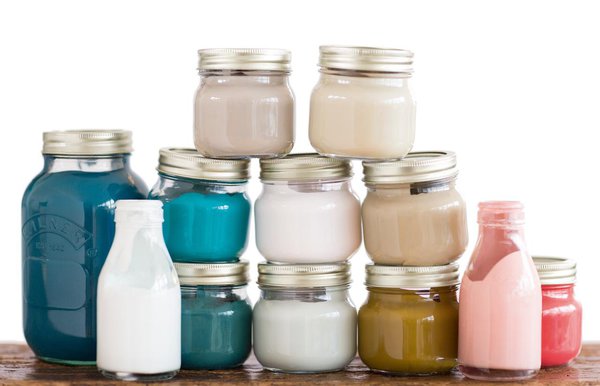 Les petits pots de peintures se testent pour s'associer, se marier...ou non.