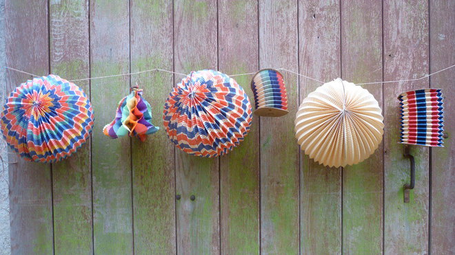 Coup de cœur pour ces décorations de fête des années 60 qui donneront un côté rétro à vos soirées à thèmes.