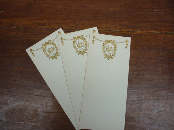 Les vide-greniers réservent le plus de surprises. On a parfois l’heureux hasard de tomber sur des objets inattendus et originaux, ou de véritables trésors comme ces authentiques cartes de menu.