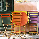 Un grand classique parmi les chaises de jardin. L'originale de Fermob date de 1889 ! Structure en acier laqué. 38 x 42 x H 82 cm 57 €. Chaise Bistro. Fermob chez Made in Design.