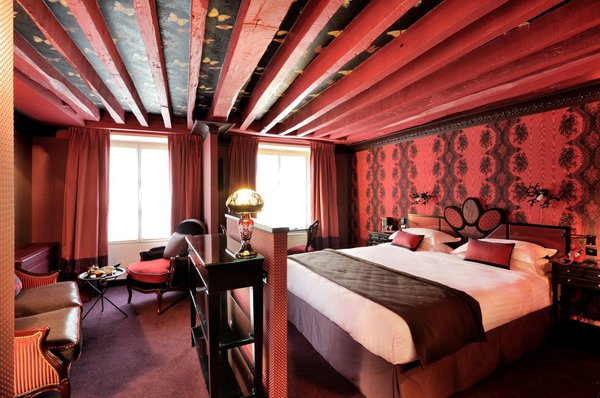 Valtesse de la Bigne, une des plus célèbres Cocottes, a inspiré Zola, Manet et Courbet.