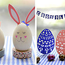 2 vrais œufs trop mignons avec leurs oreilles de lapin et deux oeufs en papier découpé.