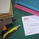 Fournitures nécessaires pour la réalisation de ces paniers en carton récupéré. Vive le recyclage.