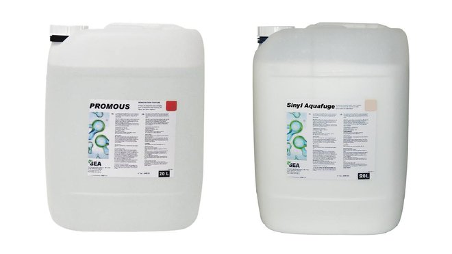 Les deux produits à pulvériser: Promous le produit anti-mousses et algues, puis Sinyl Aquafuge pour imperméabiliser la pierre dans un second temps.