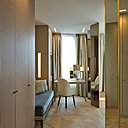 Dans la chambre, confort et intimité sont les maîtres mots de cet hôtel haut de gamme.