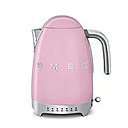 Une bouilloire rose et rétro d'inspiration 50's. Capacité 1,7 litre. Contrôle électronique de la température, fonction maintien au chaud, filtre inox anticalcaire amovible et lavable. Bouilloire Smeg.