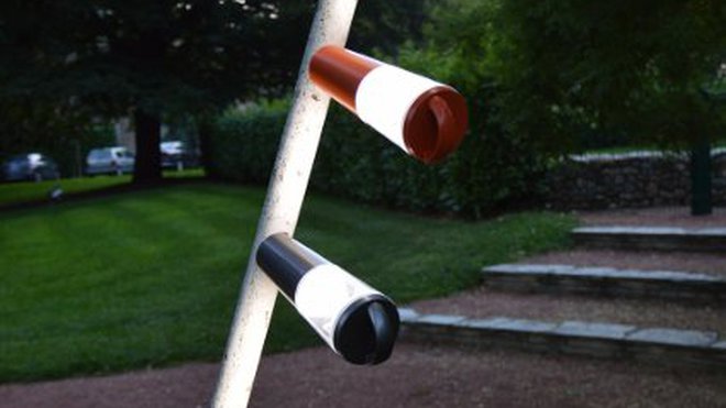 Grâce à l’importante force magnétique de l’aimant dissimulé dans la base de la lampe, elle s’accroche à toute sorte de surfaces métalliques sans jamais tomber.