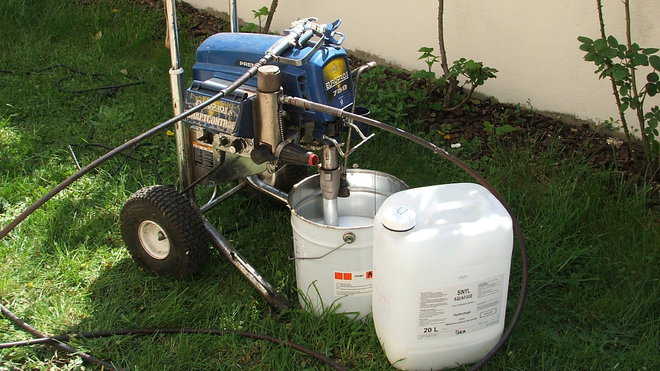 Etape 7 : Après un temps de séchage d’environ 2 heures par temps chaud, appliquer un second produit afin d’imperméabiliser le dallage de type : Sinyl Aquafuge. Le produit sera appliqué par pulvérisation. Etape 7 : Après un temps de séchage d’environ 2 heures par temps chaud, appliquer un second produit afin d’imperméabiliser le dallage de type : Sinyl Aquafuge. Le produit sera appliqué par pulvérisation.