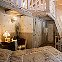 Maison de poupée à échelle humaine, l’Atelier de la Couturière nous amène dans l’univers cosy du fil et de l’aiguille.