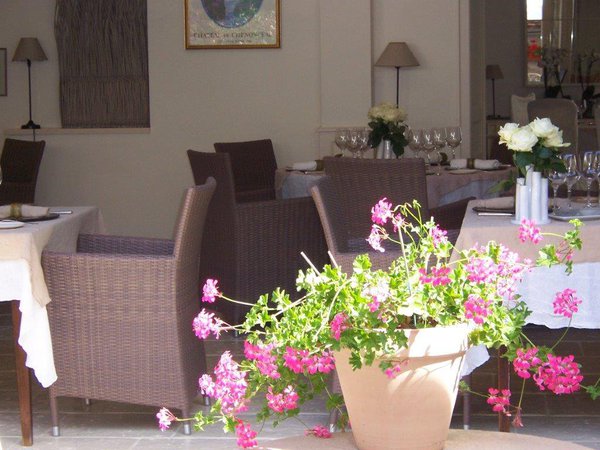 Petit déjeuner fleuri (Auberge du Bon Laboureur).