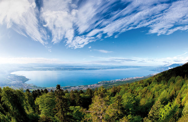 De nombreuses traversées en bateau sont organisées au lac de Neuchâtel.