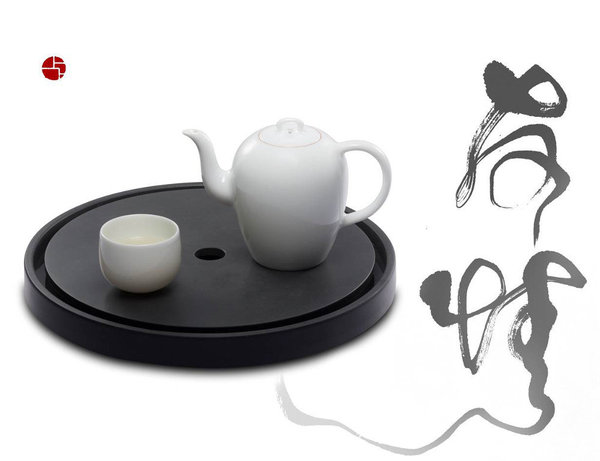 Shang Xia transforme la pierre d’encre, outil fondamental de la calligraphie, en plateau réservé à la cérémonie du thé.