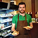 Pricillien Boitel vous accueille dans un endroit zen et cosy. Carpaccio, baccio et autres gourmandises sont préparés sur place par Alain, le cuisinier.