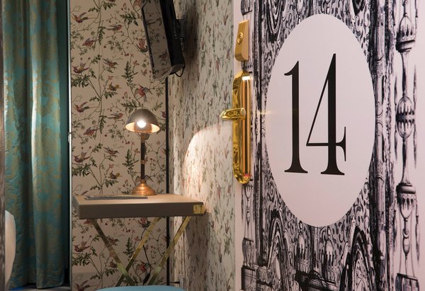 Ambiance nostalgique dans les chambres "Europe". Hôtel du Continent.