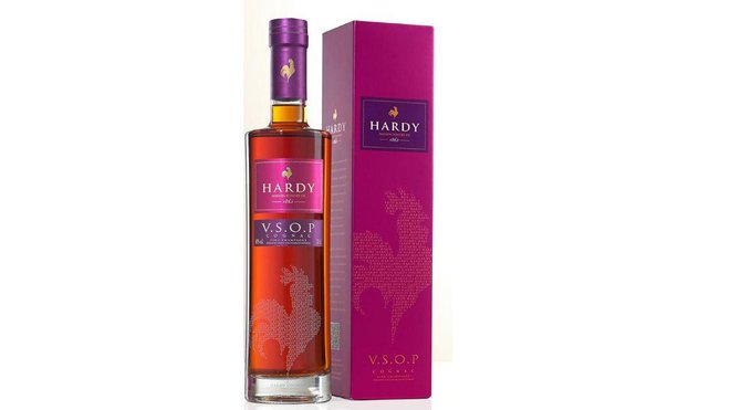 Un joli flacon de cognac dans un beau coffret : un parfait cadeau de Fête des Pères.