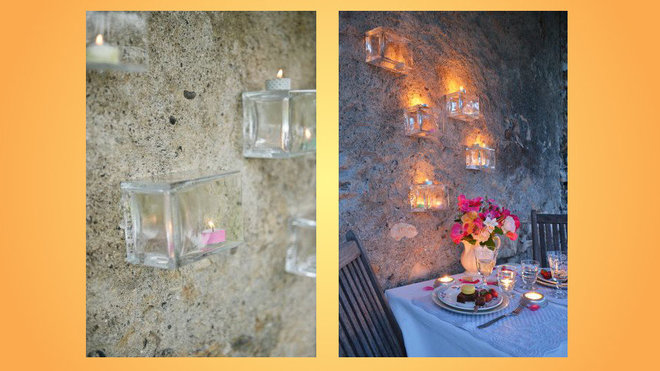 Résultat : avec vos photophores installés au mur de votre jardin, il vous reste tout juste à attendre la tombée de la nuit pour profiter de leur lueur romantique.