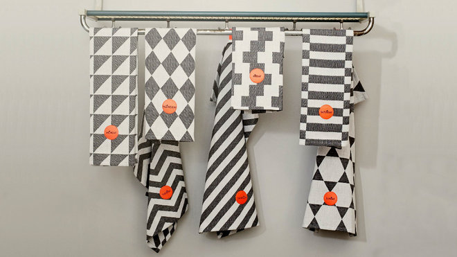 Chacun des sept torchons Ferm Living de l’ensemble Full Week est estampillé d’un jour de la semaine. Oserez-vous utiliser le torchon du dimanche un lundi ? 67,50 € sur decoclico.fr.