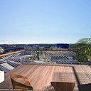 Dans les logements, les proportions des balcons soulignent la volonté de s'étendre vers l’extérieur, comme les feuilles qui se déploient en éventail pour capturer la lumière bienfaisante du soleil.